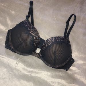 NWOT never worn Victoria’s Secret bombshell bra